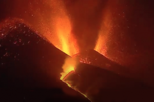 Vulkanausbruch La Palma - stärkere Eruptionen, weiterer Spalt geöffnet, Einbruch des Kegels