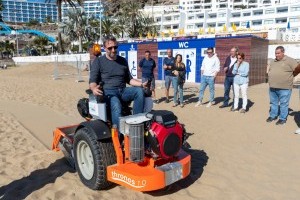 Mogán: Neues Gerät für Strandreinigung