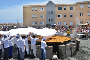 El Tablero in Volksfestlaune samt Riesen-Paella für alle zur Santisima Trinidad im Mai 2023