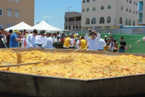 Riesenpaella beim Volksfest in El Tablero